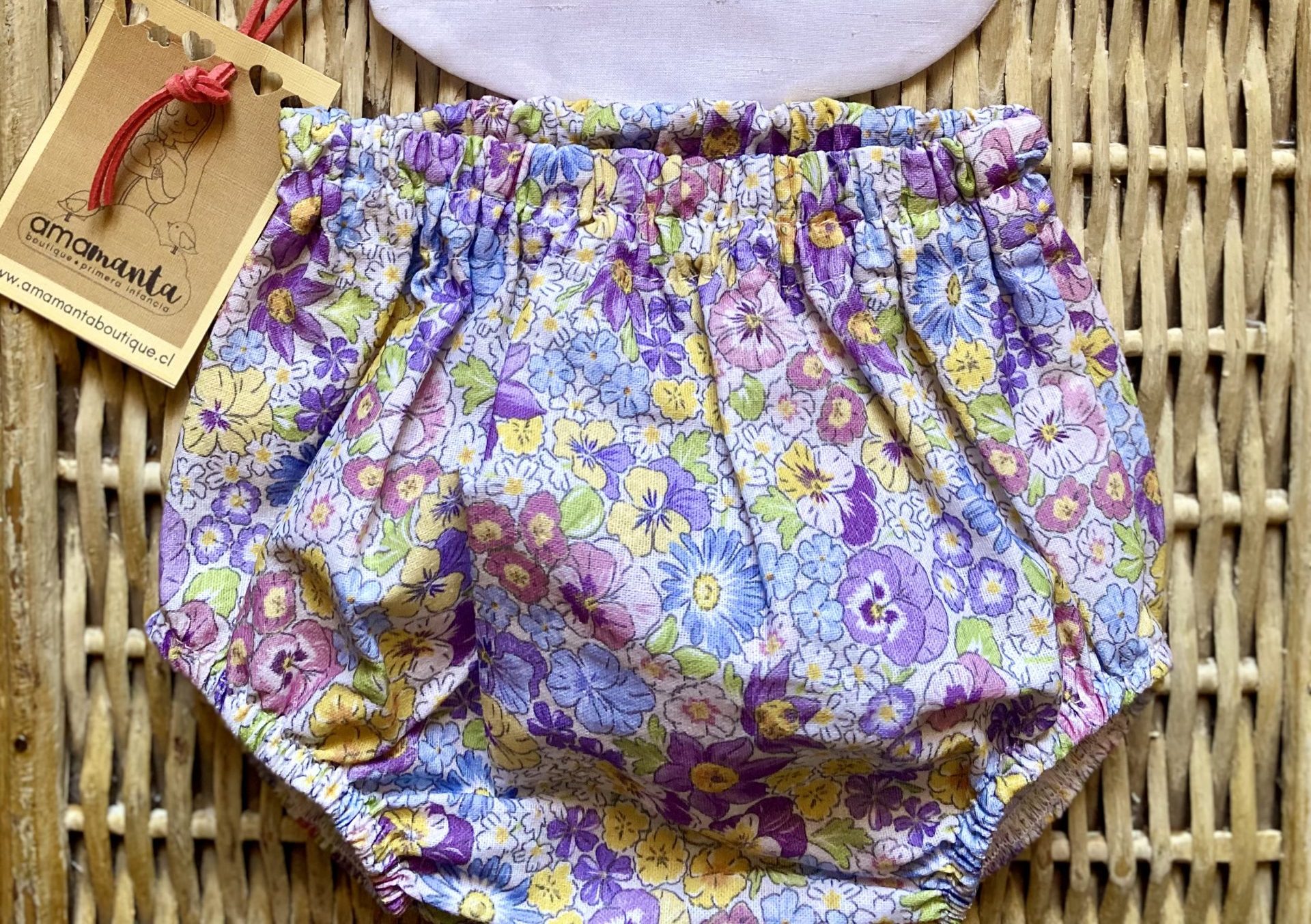 CUBRE PAÑAL LILA FLORES TALLA 0 -3 MESES