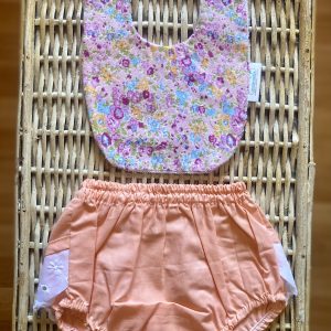 CUBRE PAÑAL DAMASCO Y BRODERIE + BABERO TOALLA TALLA 6 MESES