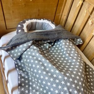 NIDO COLECHO ESTRELLAS GRIS OSCURO + MANTITA