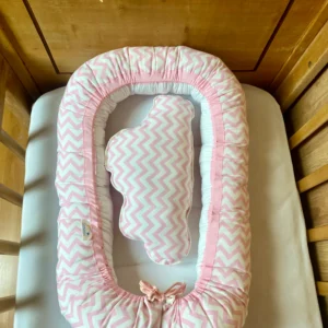 NIDO COLECHO ZIG ZAG ROSA + COJIN NUBE